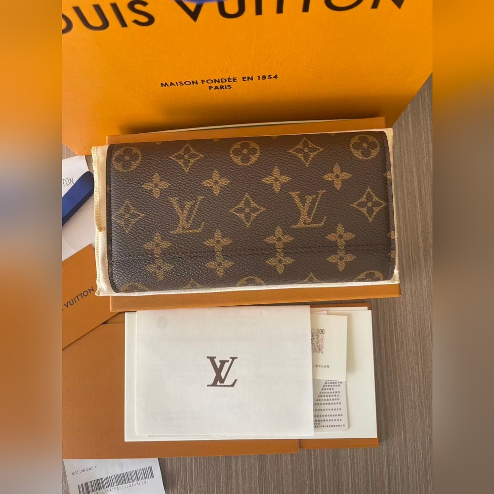 Louis Vuitton Monogram Sarah Wallet - Picture 3 of 10